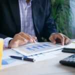 What is the disadvantage of a hedge fund