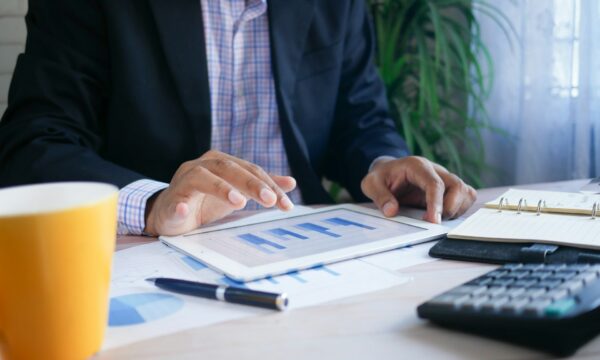 What is the disadvantage of a hedge fund