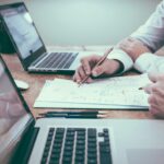 Who cannot invest in a hedge fund