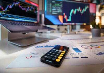 What are hedge funds in the UK