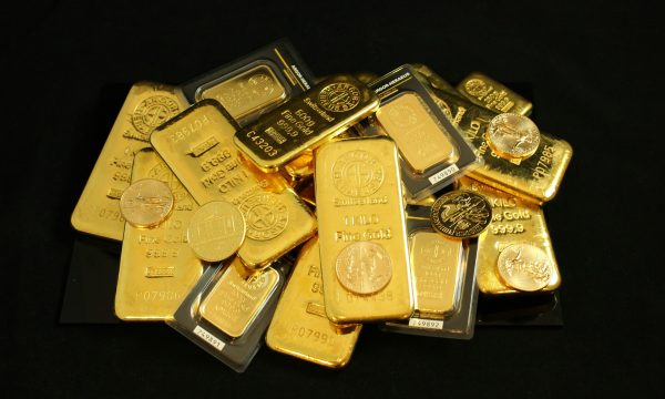 How does a gold scam work