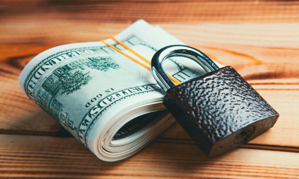 What are the signs of a financial scam