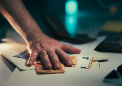 What are the warning signs of an investment scam