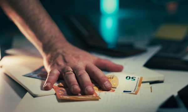 What are the warning signs of an investment scam